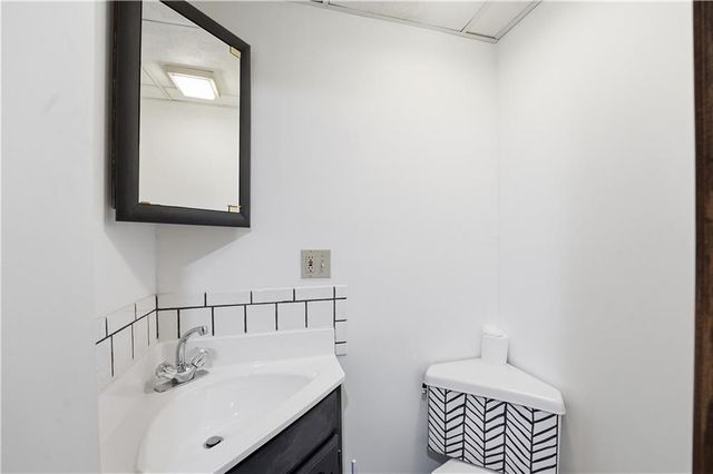 6 NE 101st Place, Kansas City, MO 64155