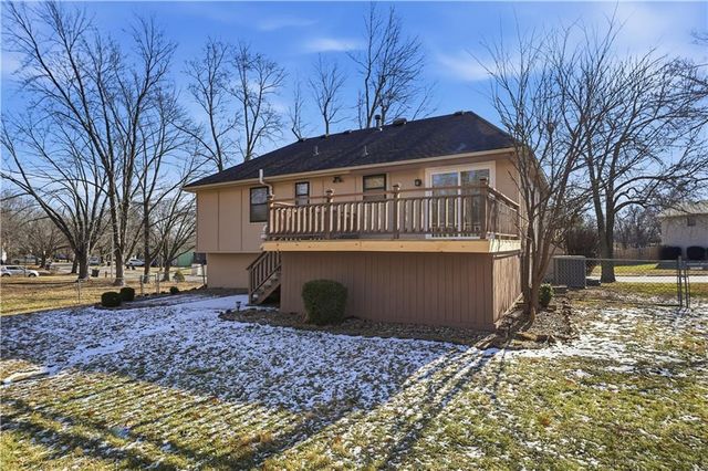 6 NE 101st Place, Kansas City, MO 64155