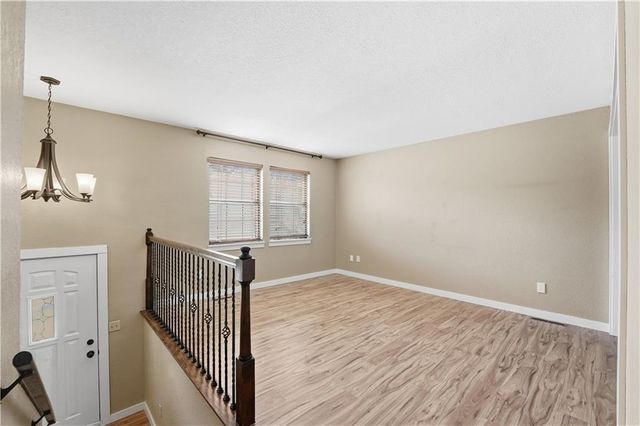 6 NE 101st Place, Kansas City, MO 64155