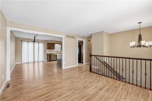 6 NE 101st Place, Kansas City, MO 64155