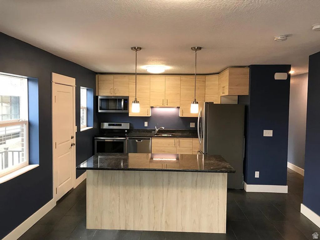 Image 5 of property listing at 255 S 1000 E, Salt Lake City, UT 84102
