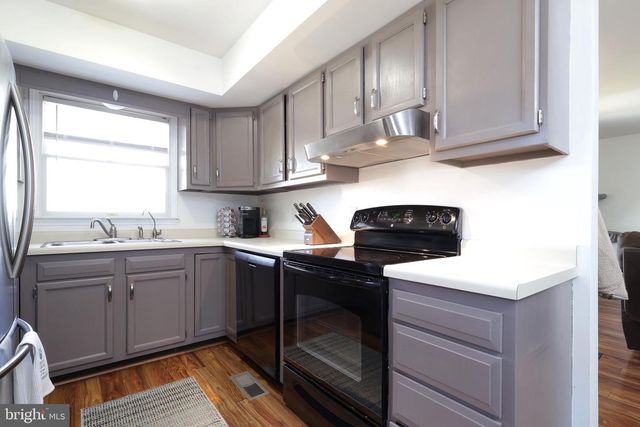 320 GHANER DR, State College, PA 16803