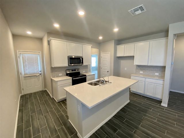 2445 Ayers DR, Seguin, TX 78155