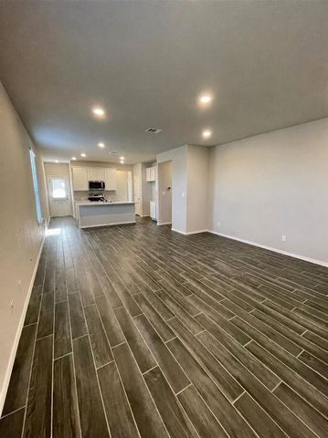 2445 Ayers DR, Seguin, TX 78155