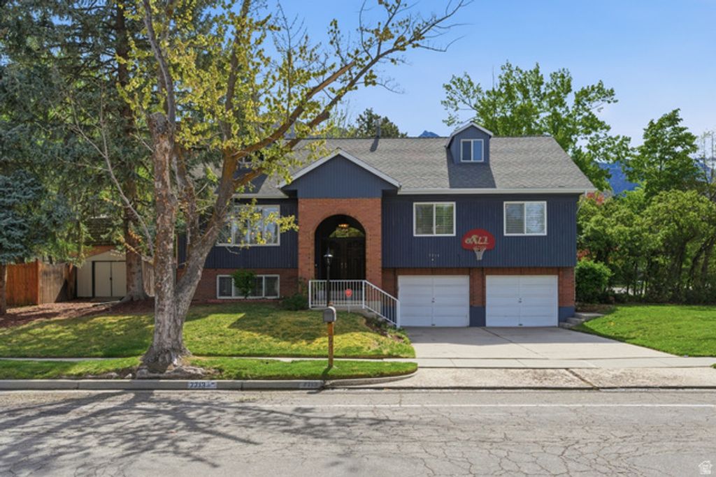 Image 2 of property listing at 7713 S BRIGHTON WAY, Cottonwood Heights, UT 84121