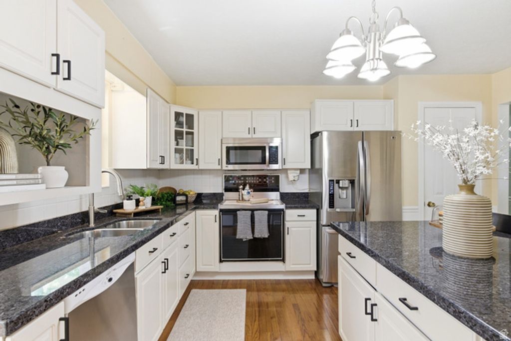 Image 13 of property listing at 7713 S BRIGHTON WAY, Cottonwood Heights, UT 84121