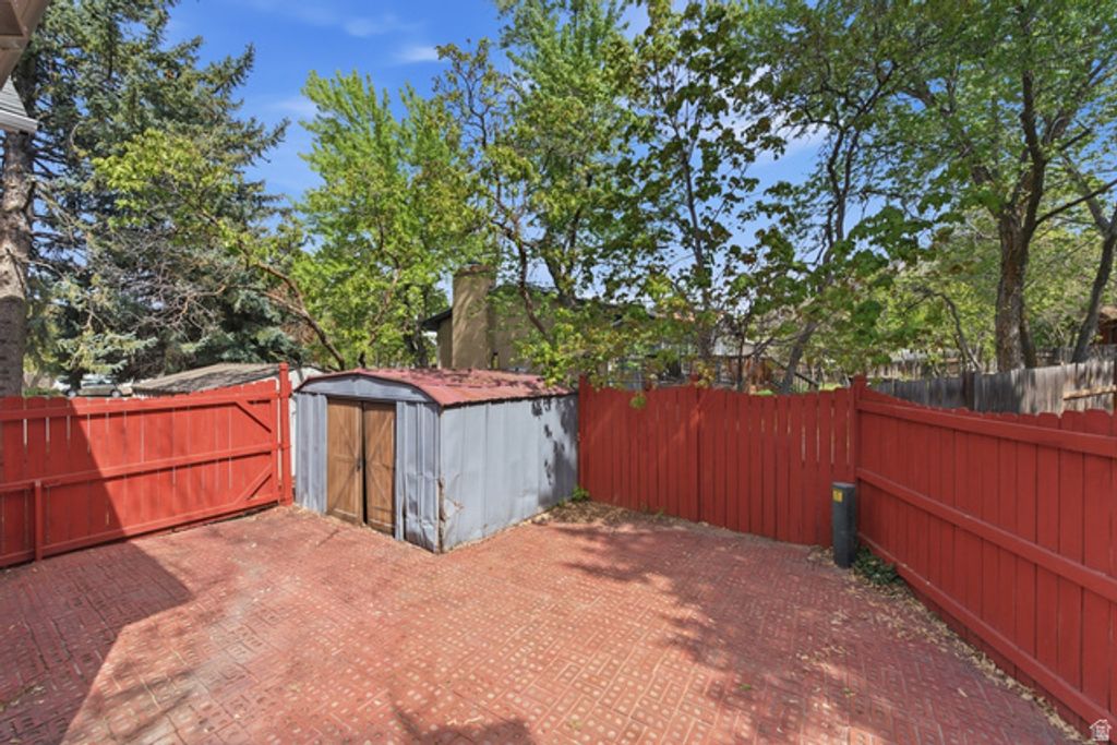 Image 39 of property listing at 7713 S BRIGHTON WAY, Cottonwood Heights, UT 84121