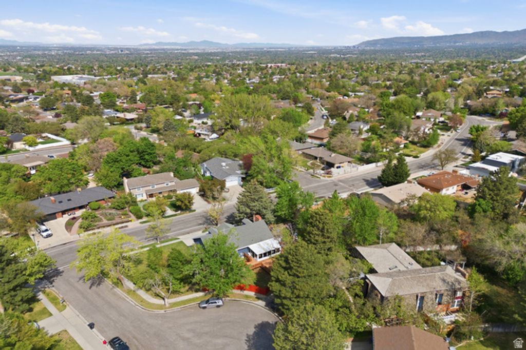 Image 44 of property listing at 7713 S BRIGHTON WAY, Cottonwood Heights, UT 84121