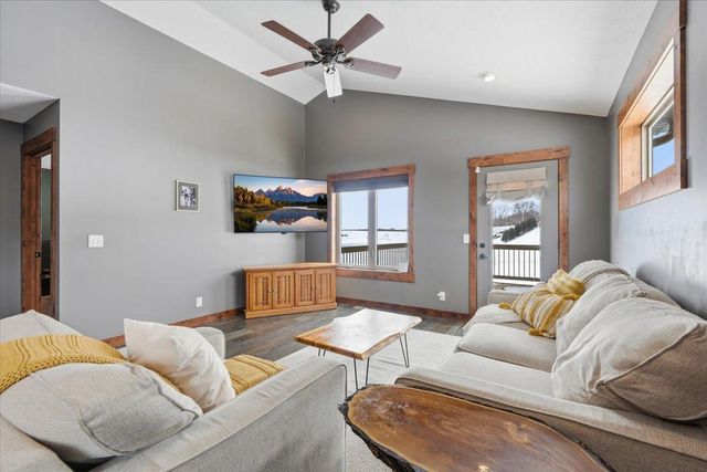 870 Brentwood Circle, River Falls, WI 54022