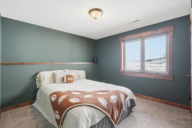 870 Brentwood Circle, River Falls, WI 54022