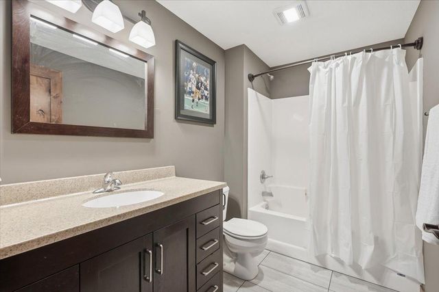 870 Brentwood Circle, River Falls, WI 54022