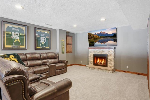 870 Brentwood Circle, River Falls, WI 54022