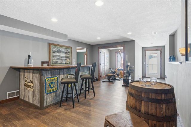 870 Brentwood Circle, River Falls, WI 54022