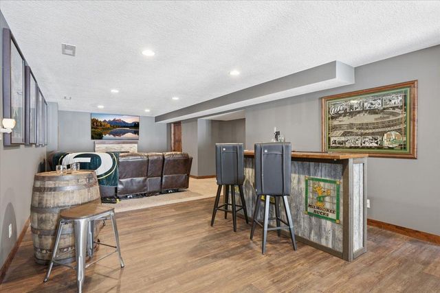 870 Brentwood Circle, River Falls, WI 54022