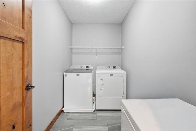 870 Brentwood Circle, River Falls, WI 54022