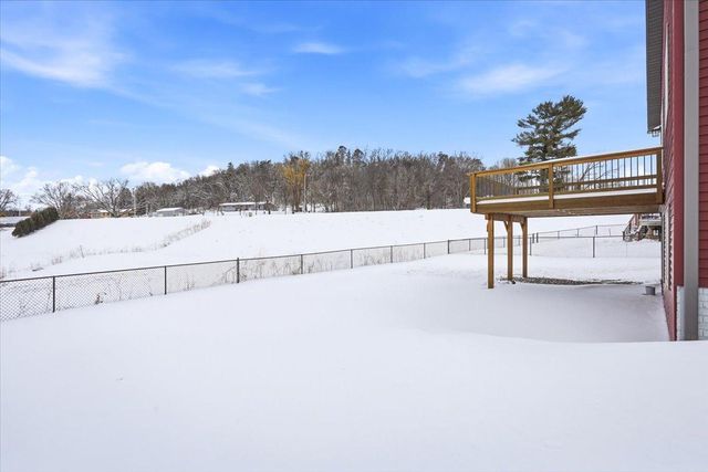 870 Brentwood Circle, River Falls, WI 54022