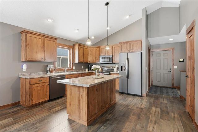 870 Brentwood Circle, River Falls, WI 54022