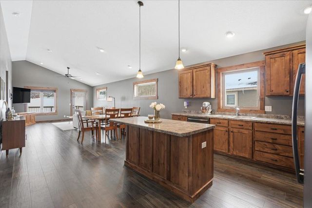 870 Brentwood Circle, River Falls, WI 54022