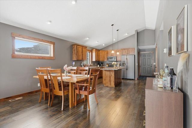 870 Brentwood Circle, River Falls, WI 54022