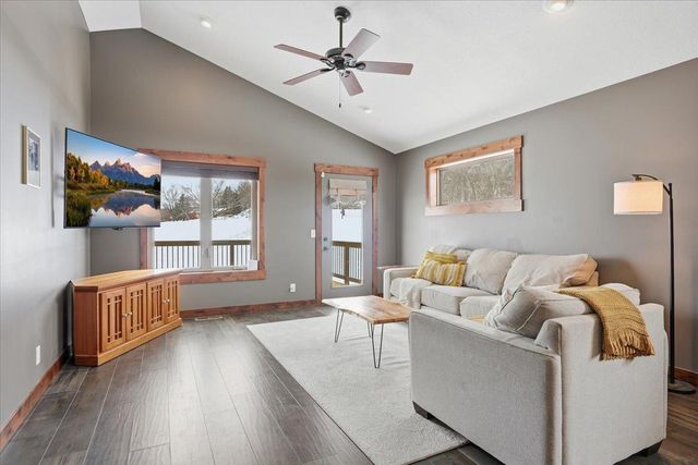 870 Brentwood Circle, River Falls, WI 54022