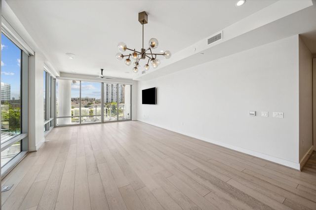 2047 Westcreek Lane 505, Houston, TX 77027