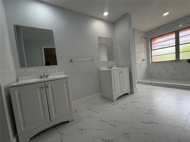 5728 NW 16th St 24, Lauderhill, FL 33313