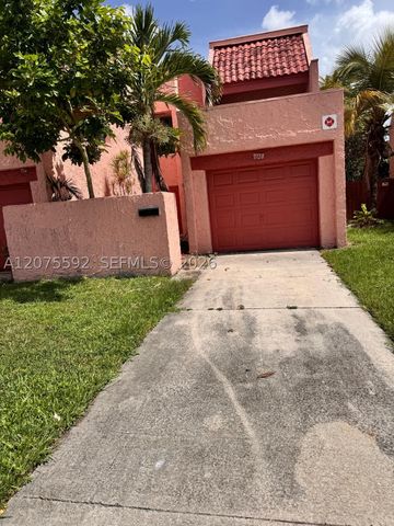 5728 NW 16th St 24, Lauderhill, FL 33313