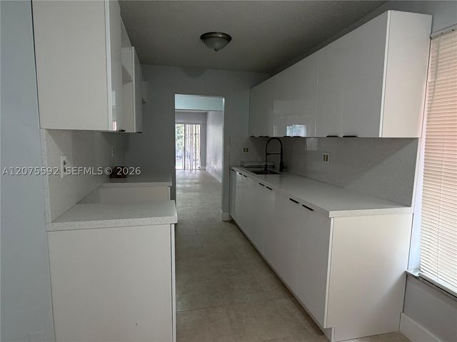 5728 NW 16th St 24, Lauderhill, FL 33313