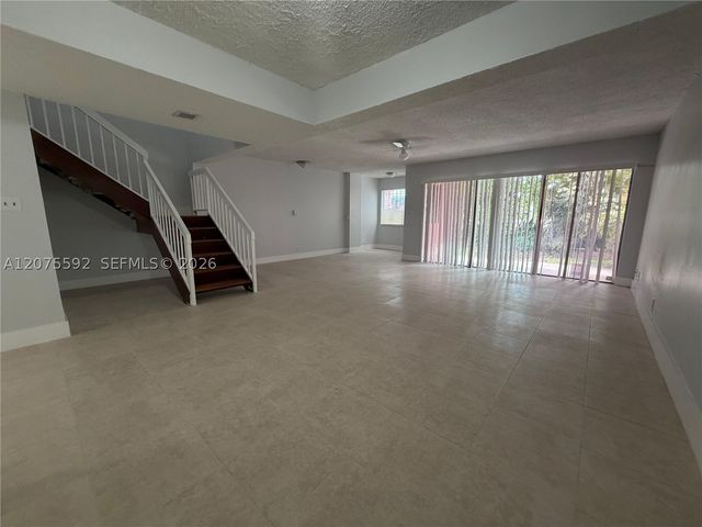 5728 NW 16th St 24, Lauderhill, FL 33313