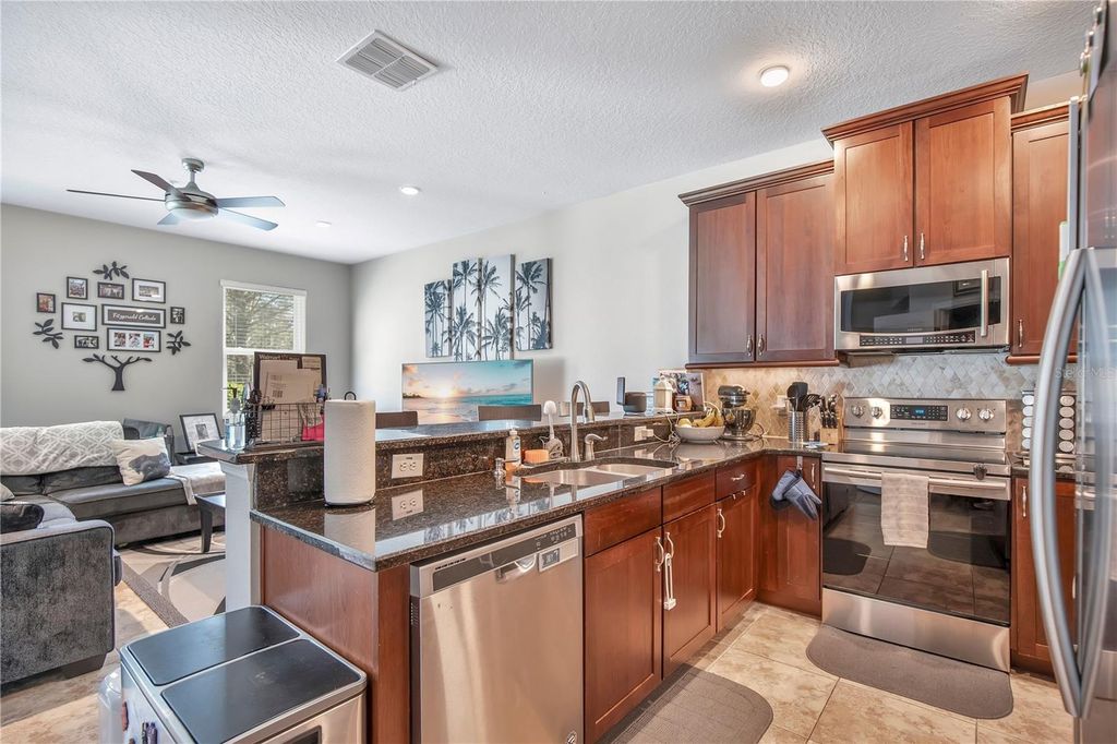 Image 7 of property listing at 506 CANYON STONE CIRCLE, Lake Mary, FL 32746