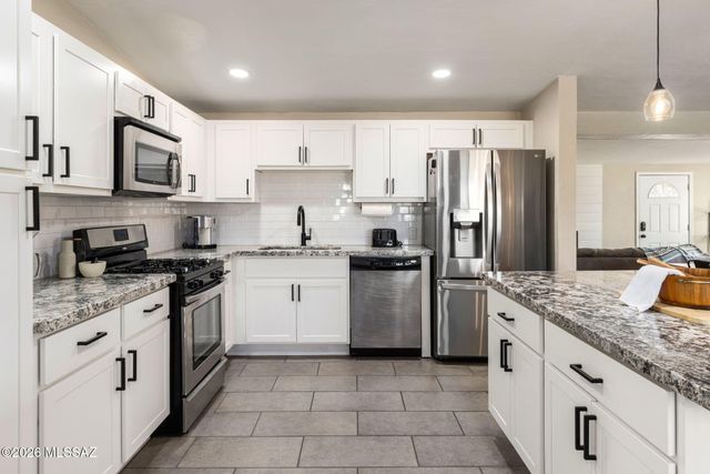 129 N Columbus Boulevard, Tucson, AZ 85711
