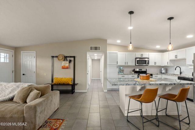 129 N Columbus Boulevard, Tucson, AZ 85711