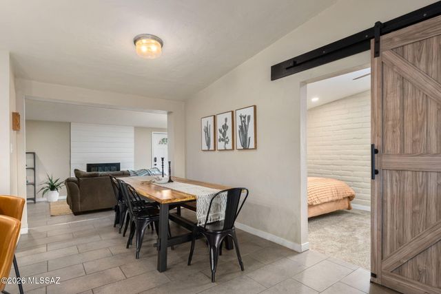 129 N Columbus Boulevard, Tucson, AZ 85711