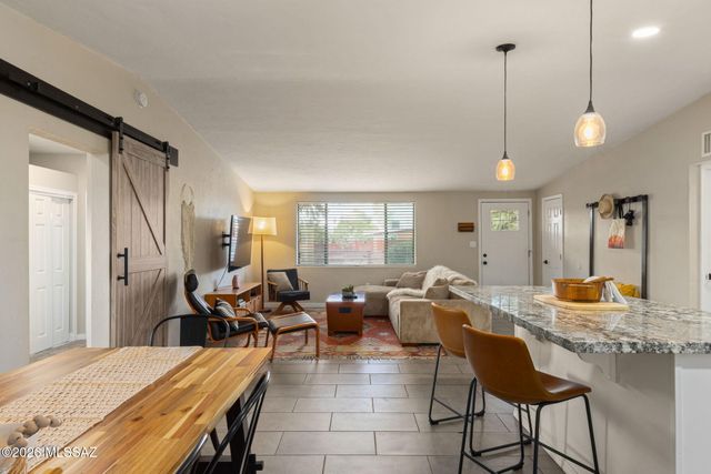 129 N Columbus Boulevard, Tucson, AZ 85711