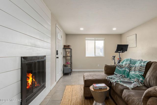 129 N Columbus Boulevard, Tucson, AZ 85711