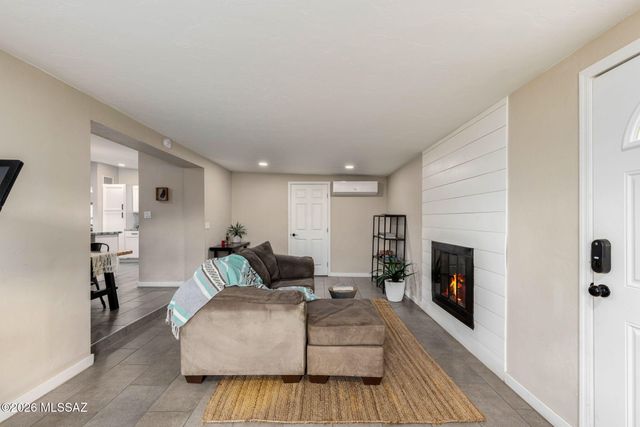 129 N Columbus Boulevard, Tucson, AZ 85711