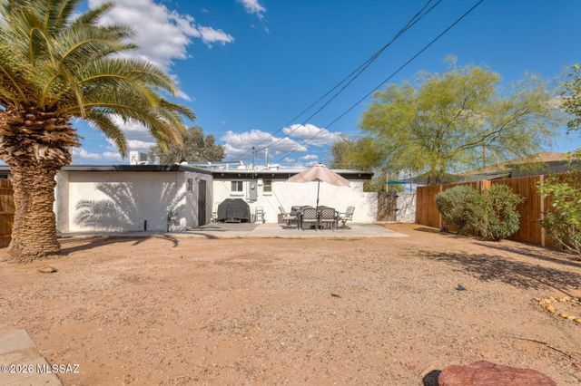 129 N Columbus Boulevard, Tucson, AZ 85711