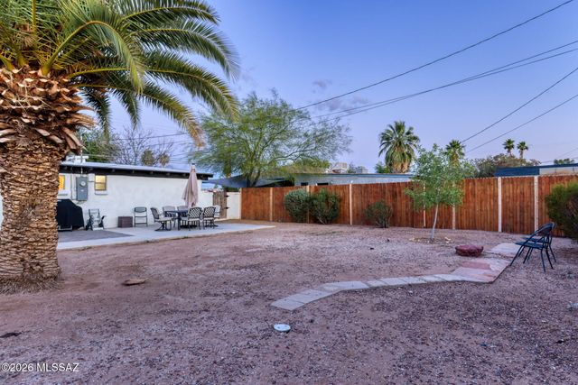 129 N Columbus Boulevard, Tucson, AZ 85711