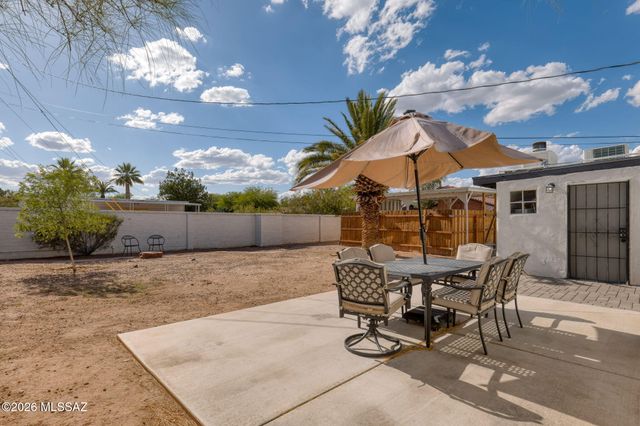 129 N Columbus Boulevard, Tucson, AZ 85711