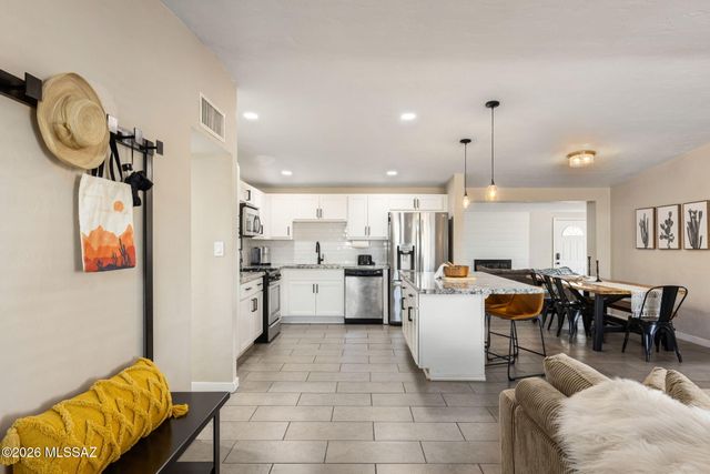 129 N Columbus Boulevard, Tucson, AZ 85711