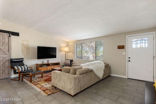 129 N Columbus Boulevard, Tucson, AZ 85711