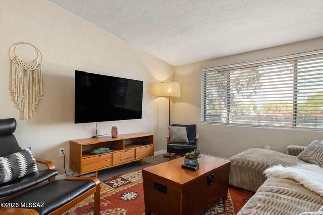129 N Columbus Boulevard, Tucson, AZ 85711