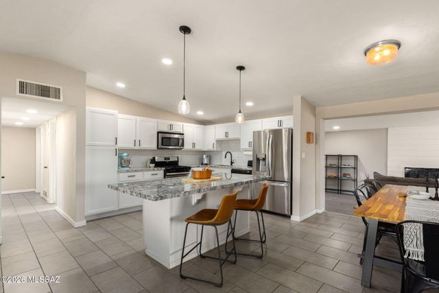 129 N Columbus Boulevard, Tucson, AZ 85711