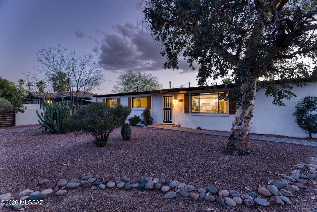 129 N Columbus Boulevard, Tucson, AZ 85711