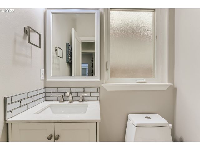 16603 Sw 134TH Ter, Portland, OR 97224