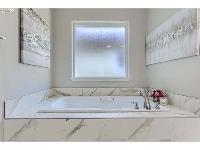 16603 Sw 134TH Ter, Portland, OR 97224