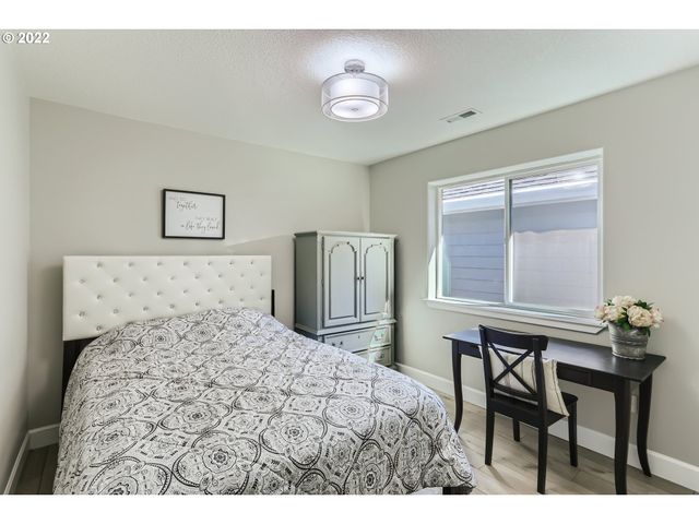 16603 Sw 134TH Ter, Portland, OR 97224