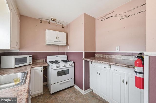 210 3RD, Riverside, NJ 08075