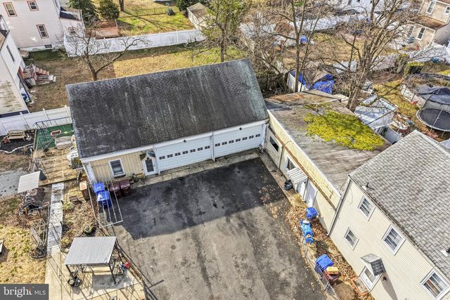 210 3RD, Riverside, NJ 08075