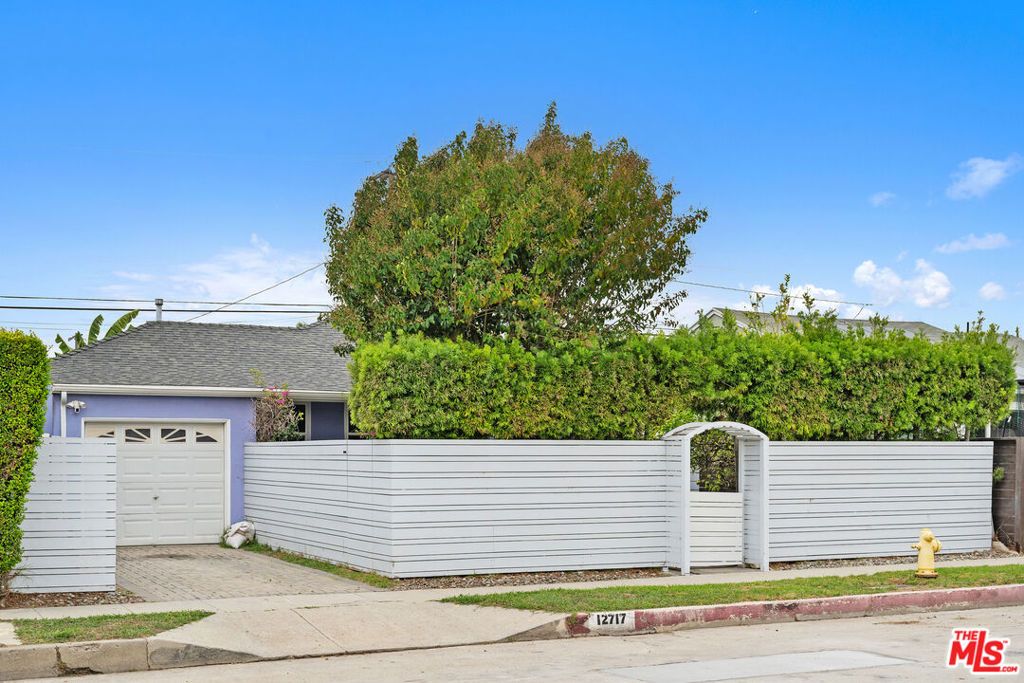 12717 Culver Boulevard, Los Angeles, CA 90066